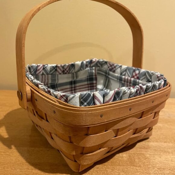 Longaberger Medium Berry Basket with Liner - Picture 1 of 3